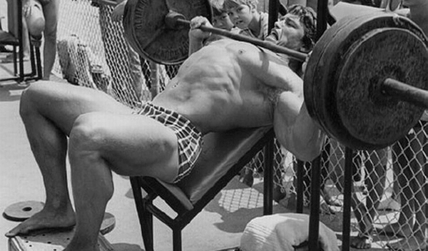 jak zvýšit bench press cvičení