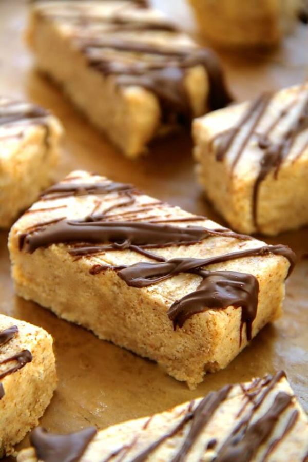 almond butter protein bars