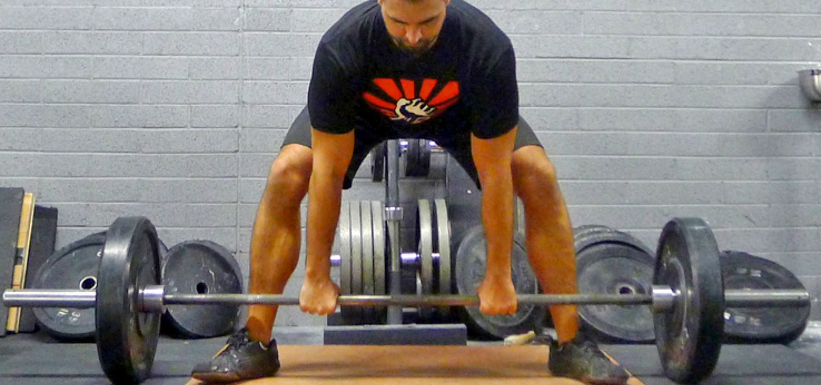 SUMO DEADLIFT (TERRA SUMÔ) + STIFF EM SUPER-SET