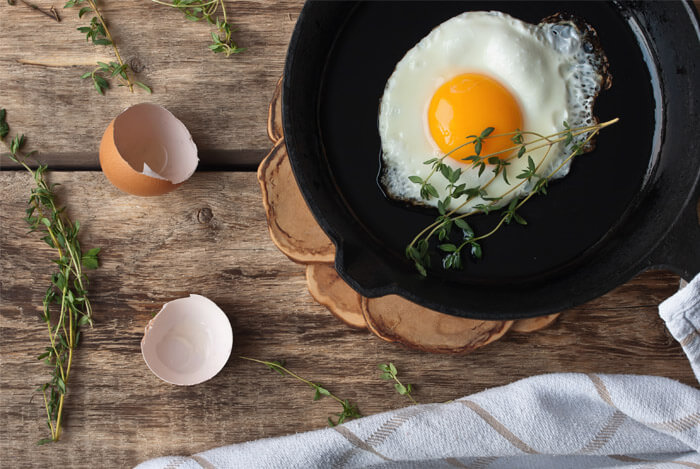 eggs fry pan