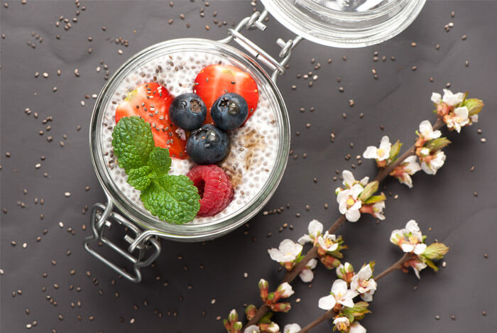 berries chia seed pudding