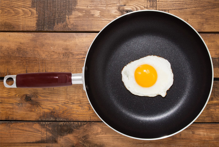 egg in non stick pan