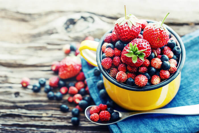 mixed berries bowl