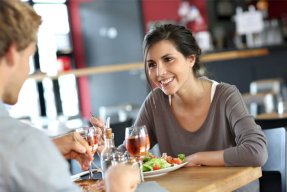 15 Tips and Tricks to Help You Stay Healthy While Dining Out