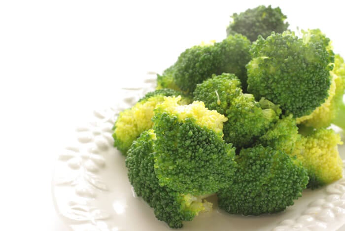 Steamed Broccoli with Olive Oil, Garlic, and Lemon