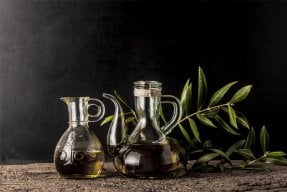 12 Health Benefits of Extra Virgin Olive Oil