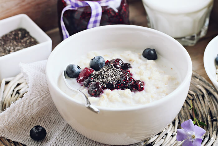 Oat Porridge with Berries, and Chia or Flax Seed
