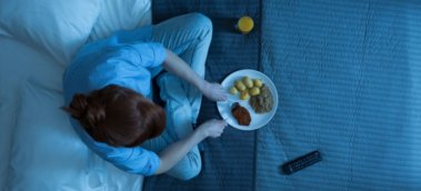 Ep. #572: Does Eating at Night Make You Gain Weight? (What 32 Studies Say)