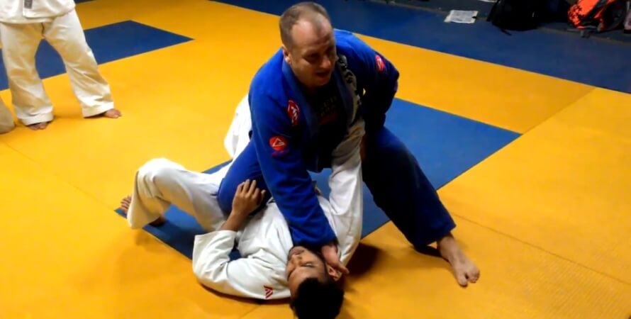 Pros and Cons of Online Brazilian Jiu-Jitsu (BJJ) Training: Is It Possible  To Learn Online? – The Grapplers Guide