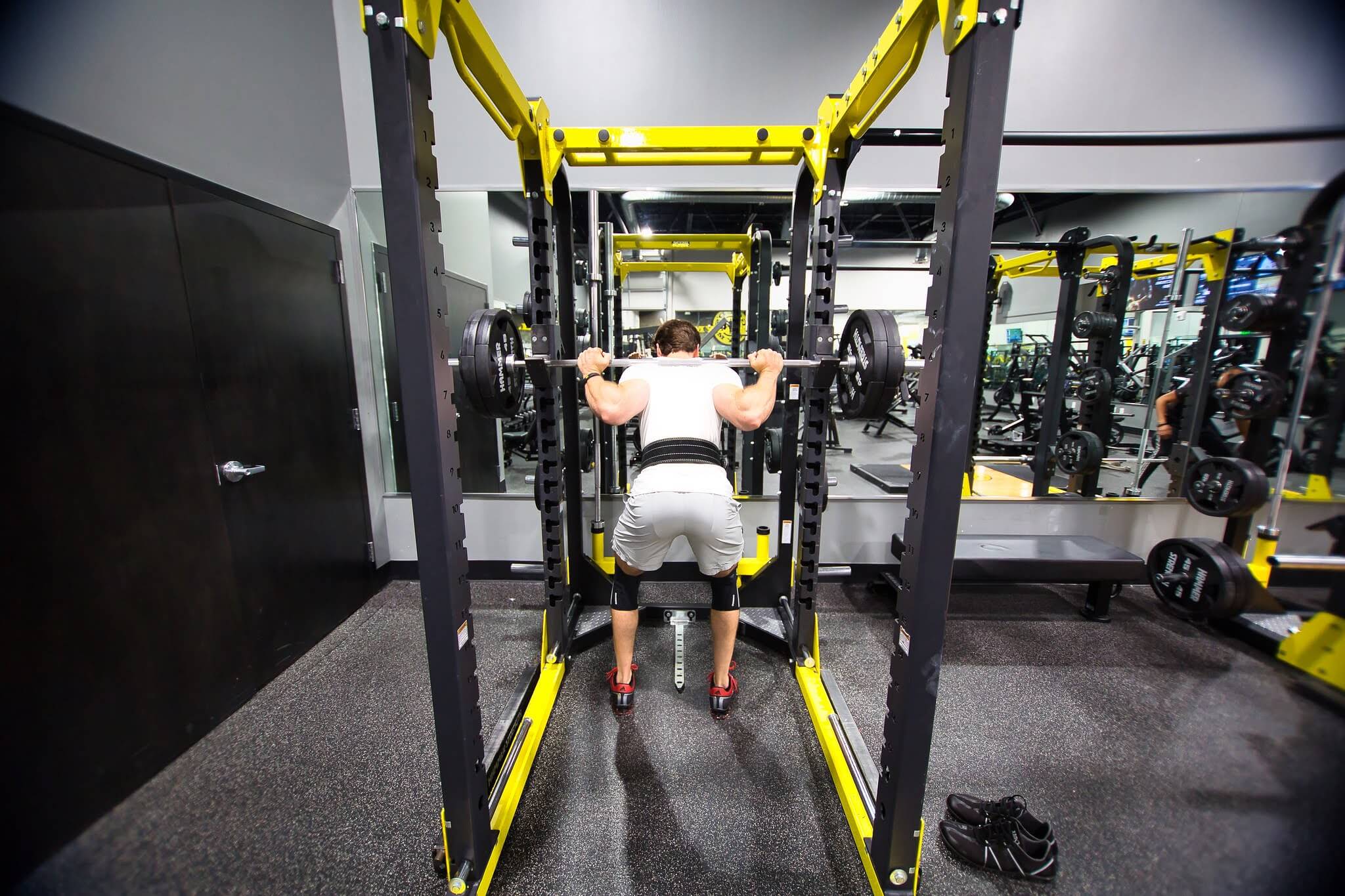 Entrance Squat vs. Again Squat: What’s the Distinction and Which Is Finest for You?