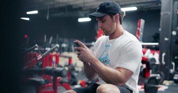 Does Using Your Smartphone During Workouts Hinder Athletic Performance?