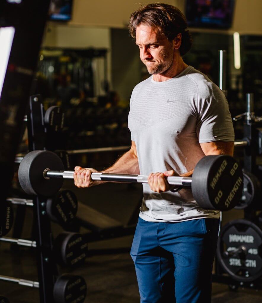 seated vs standing bicep curls