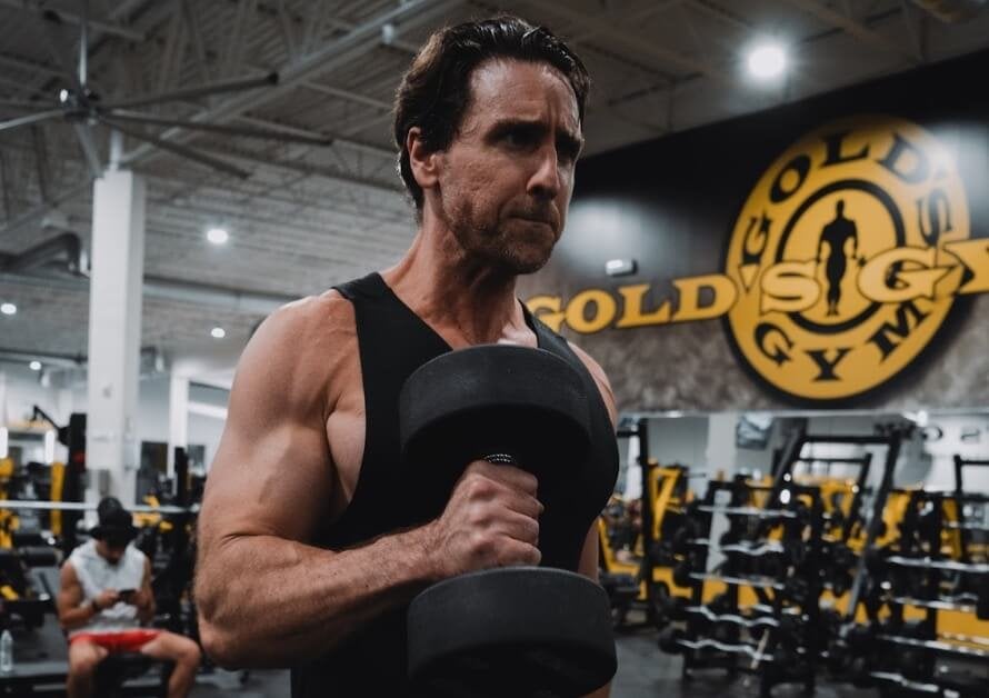 Athlete in the gym doing hammer curls during his back and bi workout