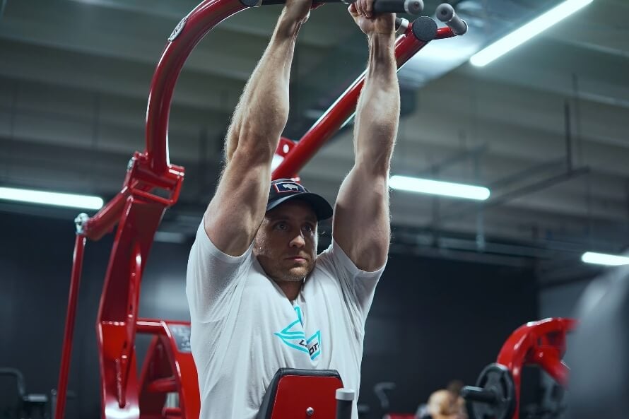 Male athlete looking to build muscle while maingaining.