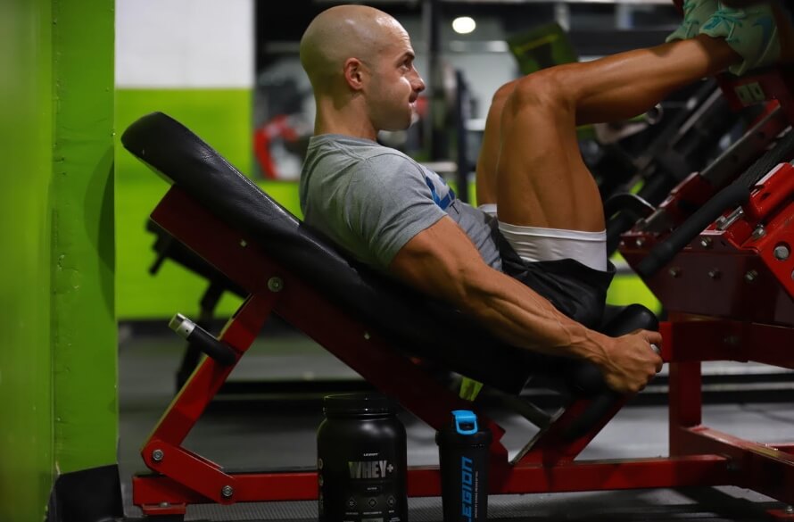 Male Athlete performing the leg press in the gym as part of Lyle McDonald's Generic Bulking Routine.